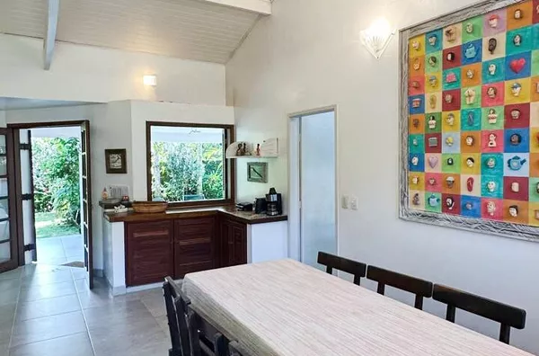 Canto esquerdo - 300m da Praia