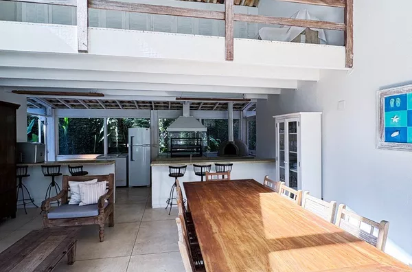 Exclusividade e Conforto em Terreno Duplo