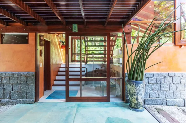 Casa à venda na Praia do Félix – Conforto, natureza e sofisticação