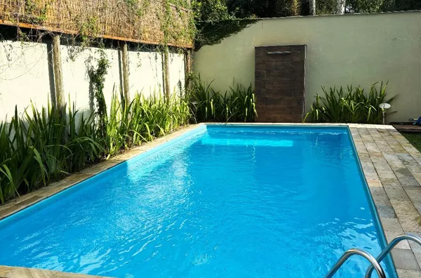 Casa com piscina rua Par – para até 12 pessoas