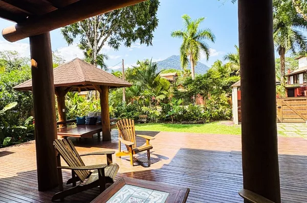 Casa charmosa com 3 suítes climatizadas a apenas 300m da praia 