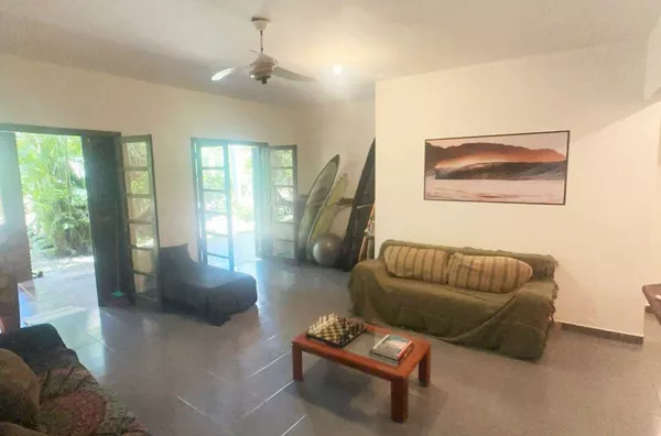 Casa à venda a 150 metros da praia – lado par - ótimo potencial para reforma