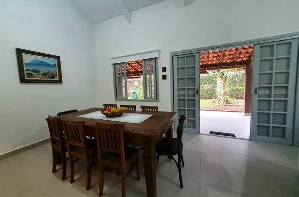 CASA AMPLA E  AREJADA A 500 METROS DO MAR