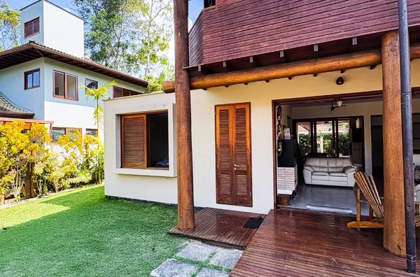 Casa charmosa com 3 suítes climatizadas a apenas 300m da praia 