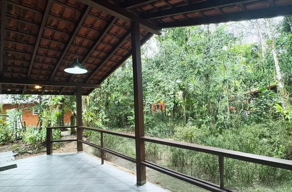 Casa Completa com Varanda e Área Verde