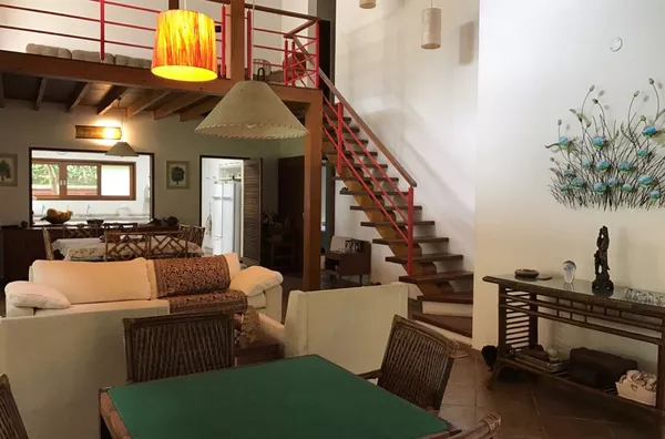 CASA A 50 METROS DA PRAIA EM ITAMAMBUCA 