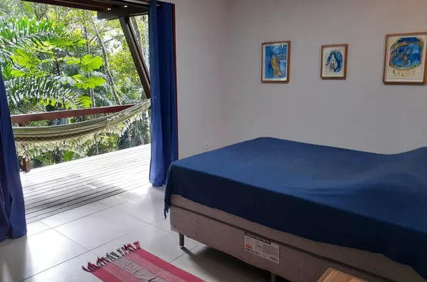 Casa em condomínio, Prumirim, toda avarandada - 200m da praia