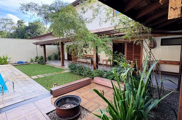 Casa com piscina rua Par – para até 12 pessoas