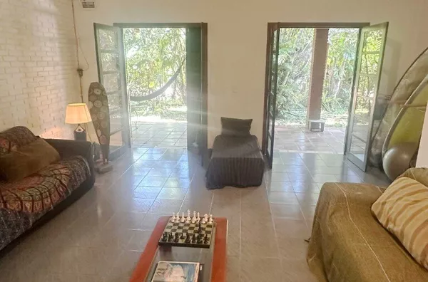 Casa à venda a 150 metros da praia – lado par - ótimo potencial para reforma