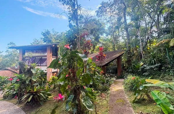 Casa com Alma Artística e Charme Rústico na Praia do Prumirim