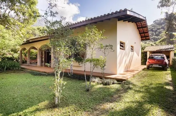 Casa super ventilada e ensolarada a 100 metros do mar