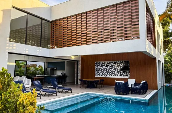 6 suítes com piscina - 300m da Praia