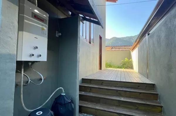 Casa + Chalés: Versatilidade em Um Só Endereço