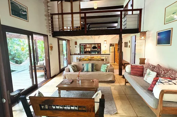 CASA CONFORTAVEL COM JARDIM INCRIVEL, 100 MTS DO MAR