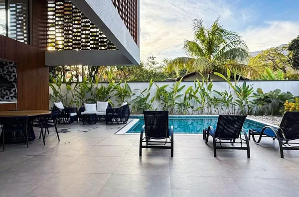 6 suítes com piscina - 300m da Praia