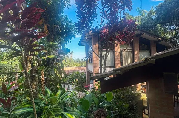 Casa com Alma Artística e Charme Rústico na Praia do Prumirim