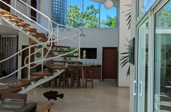 BELA CASA A 200 METROS MAR COM 2 LOTES