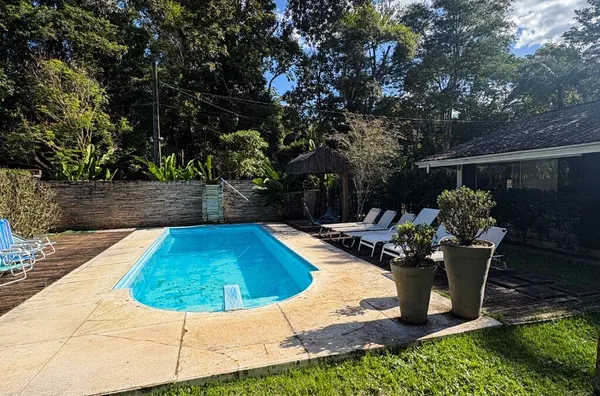 Exclusividade e Conforto em Terreno Duplo