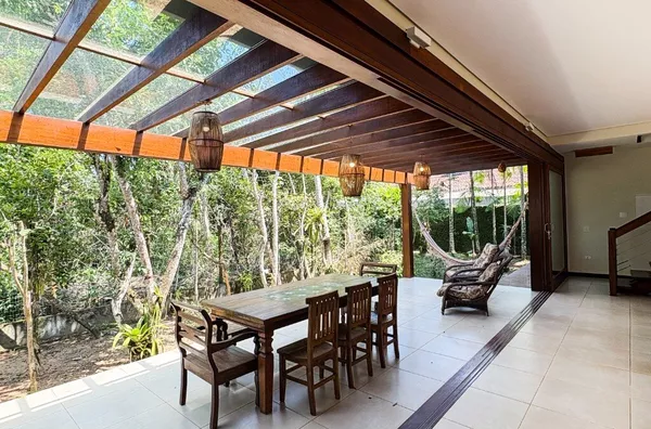 Casa Estilosa onde o conforto encontra a essência da natureza