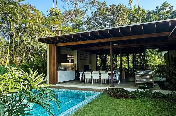 Exclusiva! A 80m da praia - Rua Par - Piscina - 3 Suítes