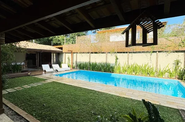 Casa com piscina rua Par – para até 12 pessoas