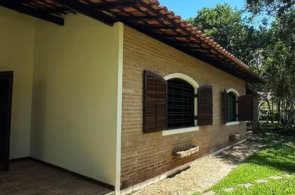 Casa à venda – Dois lotes, localização privilegiada e muito potencial