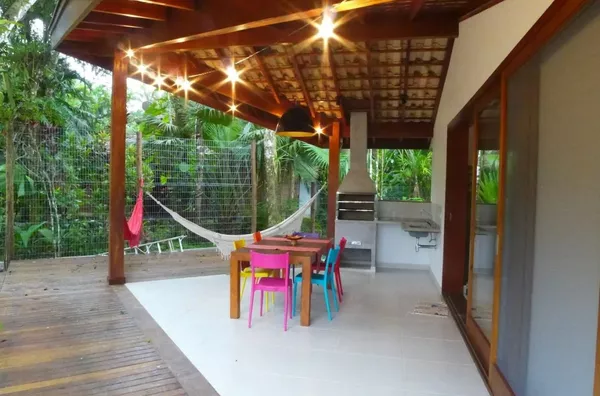 CASA  PROXIMA  AO MAR EM ITAMAMBUCA 