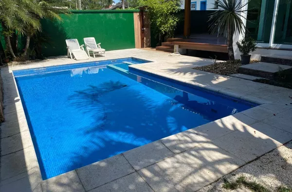Casa com piscina - Rua Par - 150m do mar – vibe pé na areia