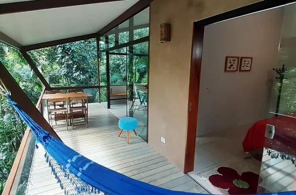 Casa em condomínio, Prumirim, toda avarandada - 200m da praia