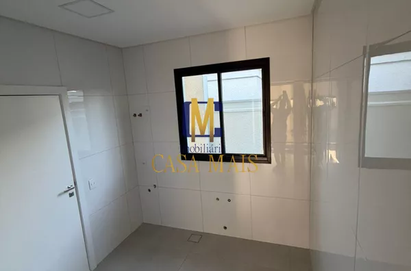 VENDO CASA ALTO PADRÃO 1 SUÍTE E 2 DEMI-SUÍTES NO BAIRRO CADORIN