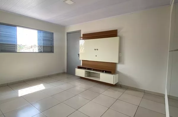 Apartamento de 2 Quartos  - Apartamento Confortável e Bem Distribuído!