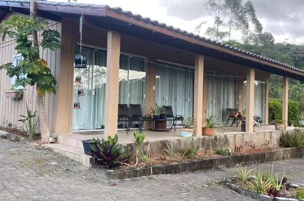 Sítio Encantador em São Pedro De Alcântara