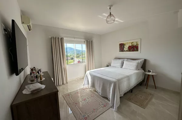 Casa com amplo terreno em Biguaçu/SC