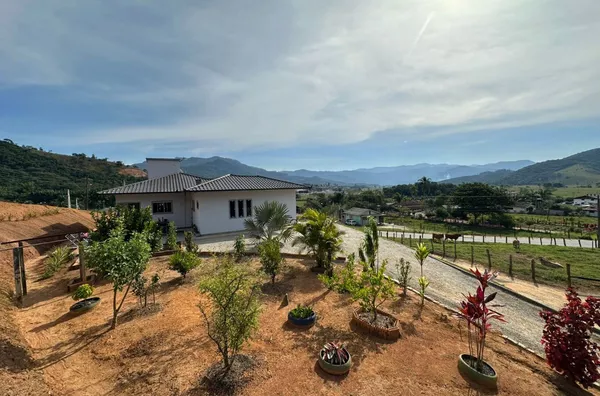 Casa com amplo terreno em Biguaçu/SC