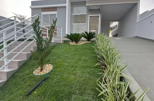 Casa Nova com 3 Dormitórios - 1 Suíte - Potecas, São José/SC