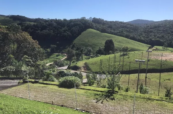 Sítio Encantador em São Pedro De Alcântara