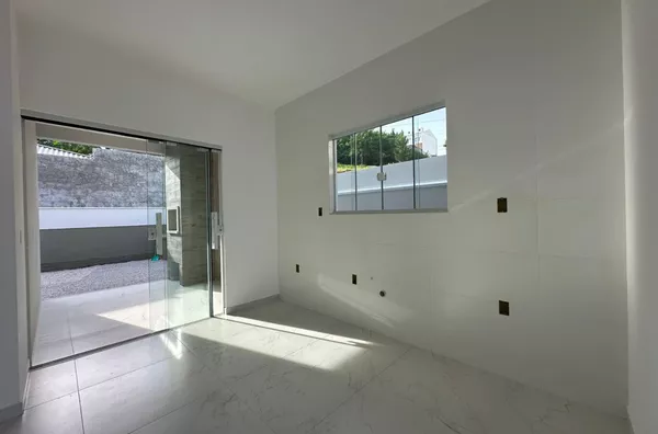 Casa Nova com 3 Dormitórios - 1 Suíte - Potecas, São José/SC