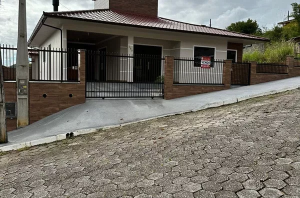 Casa a venda no Centro de Antônio Carlos