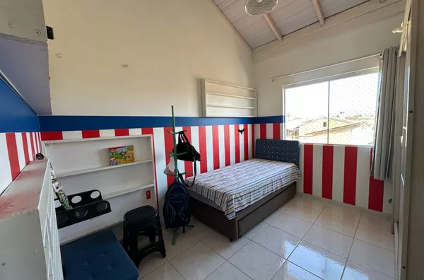 Sobrado Geminado com 2 Dormitórios – Frente para Área Verde!