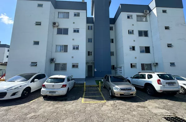 Oportunidade Imperdível! Apartamento Térreo com 2 Dormitórios em São José/SC