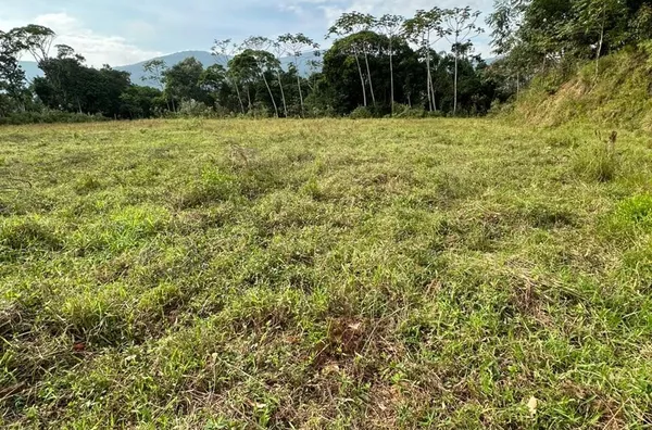 Sítio à venda em Biguaçu, bairro Rússia, fácil acesso ao Rodoanel.