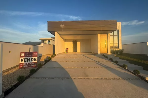 Casa à venda no Centro de Antônio Carlos