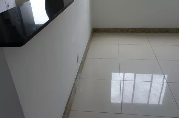Excelente apartamento 2 quartos TODO em porcelanato, cozinha planejada no melhor ponto de Guaratiba. - Foto 3