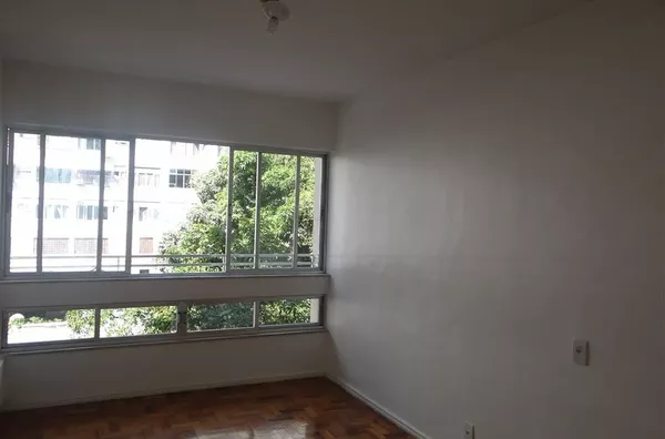 Apartamento 2 quartos com suíte, vaga, lazer e portaria. Aceitamos depósito!