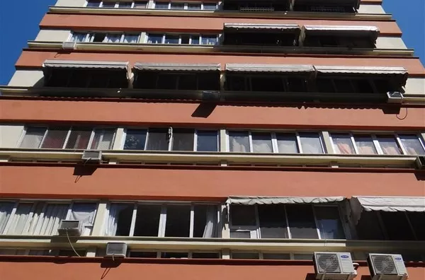 Apartamento 2 quartos com suíte, vaga, lazer e portaria. Aceitamos depósito!