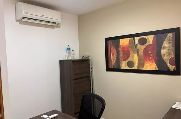 Excelente sala comercial TODA MOBILIADA, com split e internet no melhor comercial do Pechincha