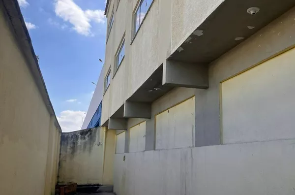 Comercial Galpão para aluguel e venda Olaria Rio de Janeiro