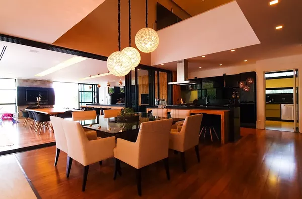 Mansão em condomínio - Frente ao lago Passaúna