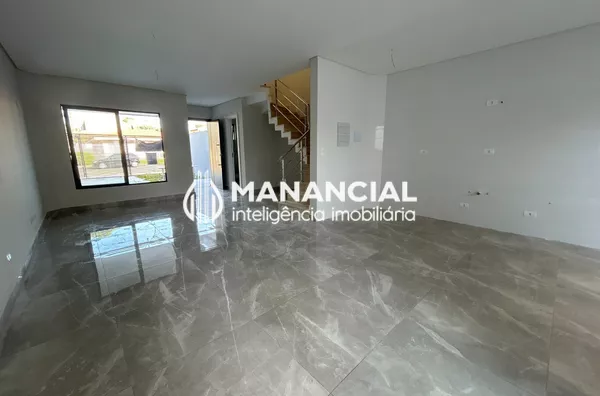 Sobrado com 3 suítes e terraço - Boqueirão