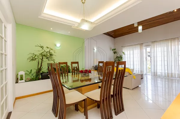 Casa com 426m² e 8 Vagas | Região Presidente Kennedy – Próximo ao Água Verde